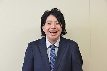 山下隊員