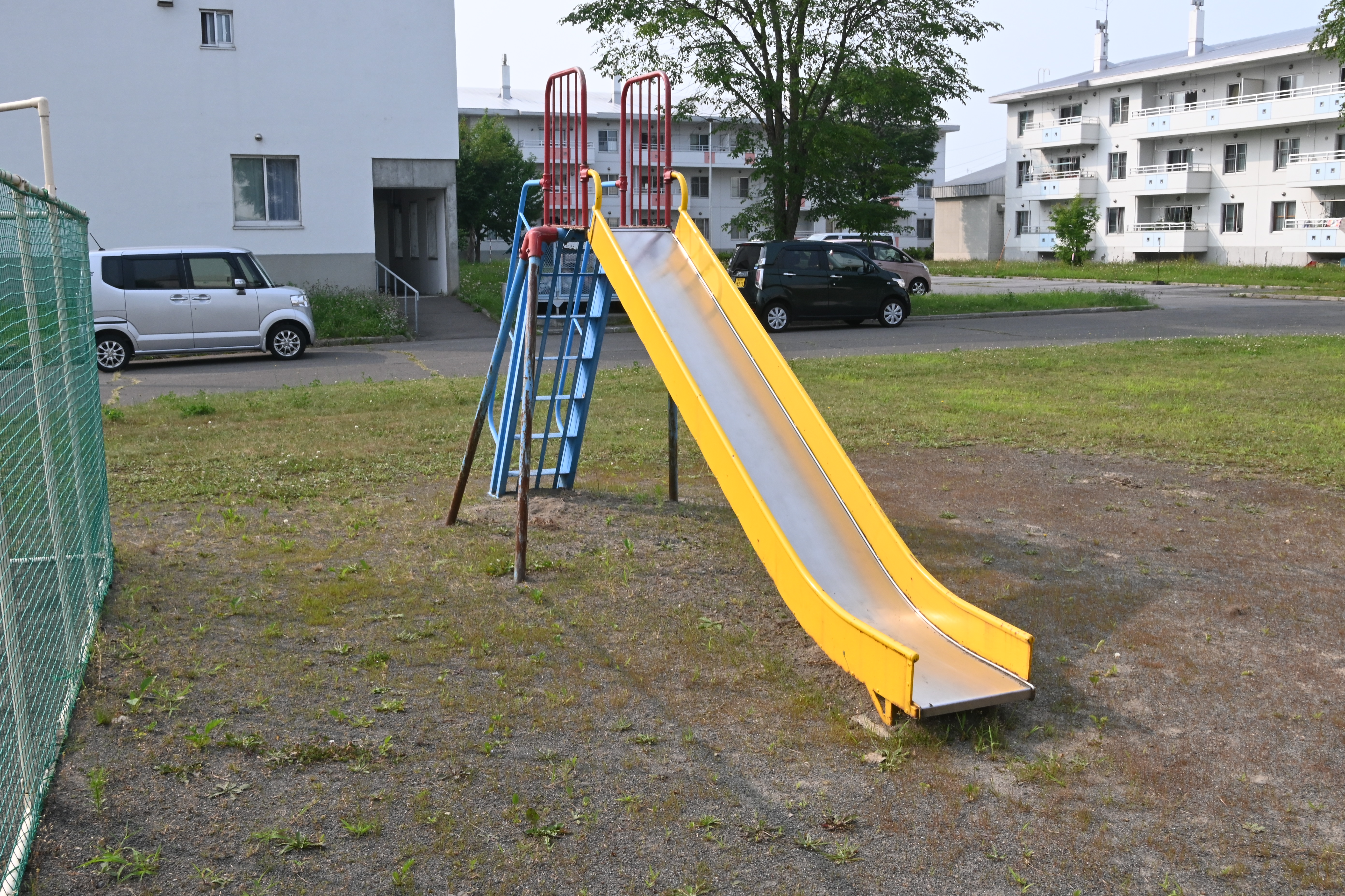つつじ団地内公園・滑り台の画像