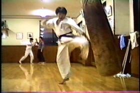 四国修行時代のサンドバック稽古の画像