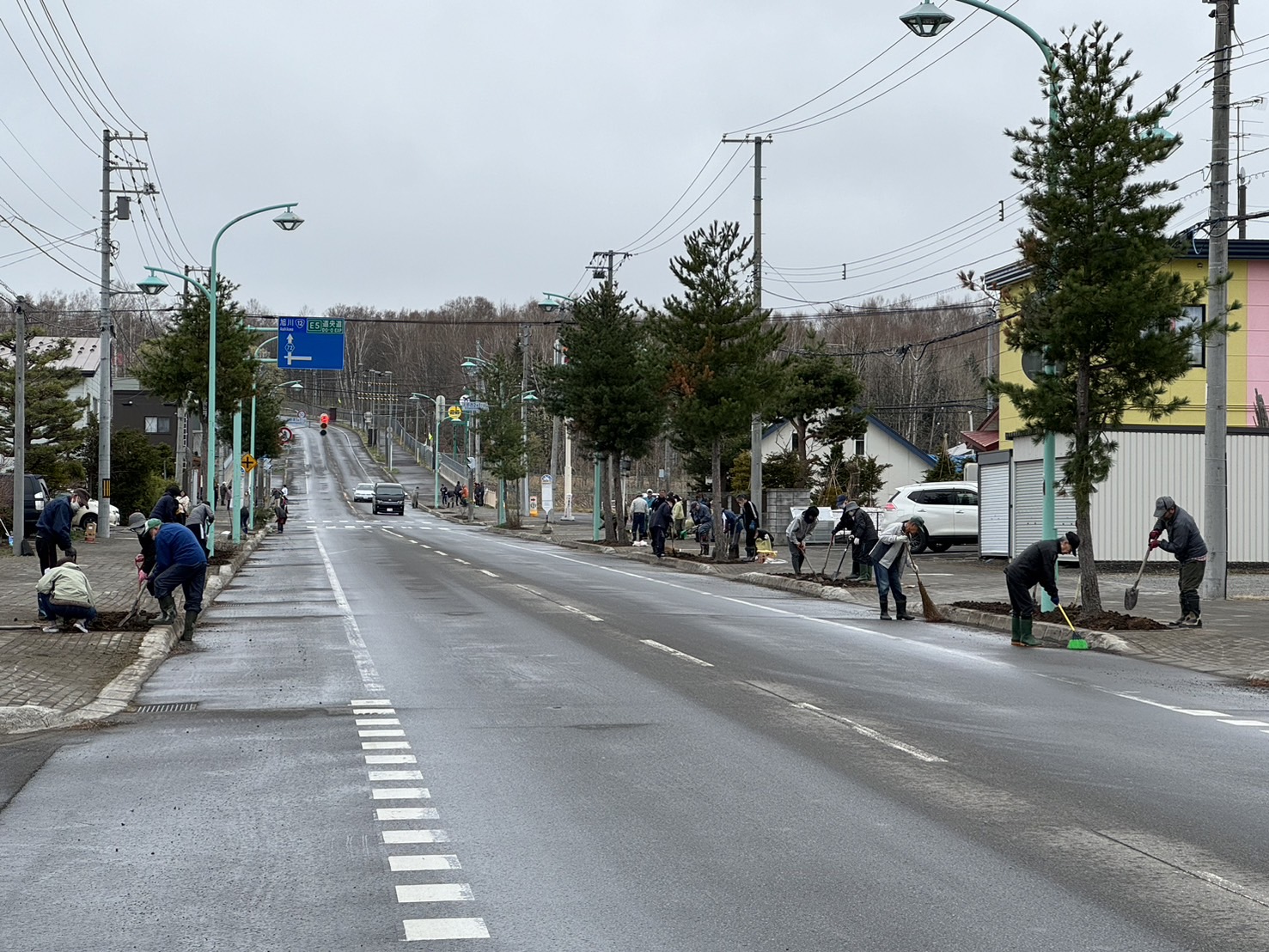 4月21日　北野東町内会　クリーン作戦・花壇整地作業の画像1