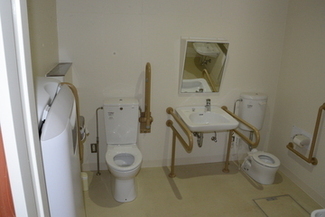 管理棟の多機能トイレ1