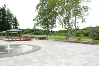 管理棟前休憩スペースの画像3